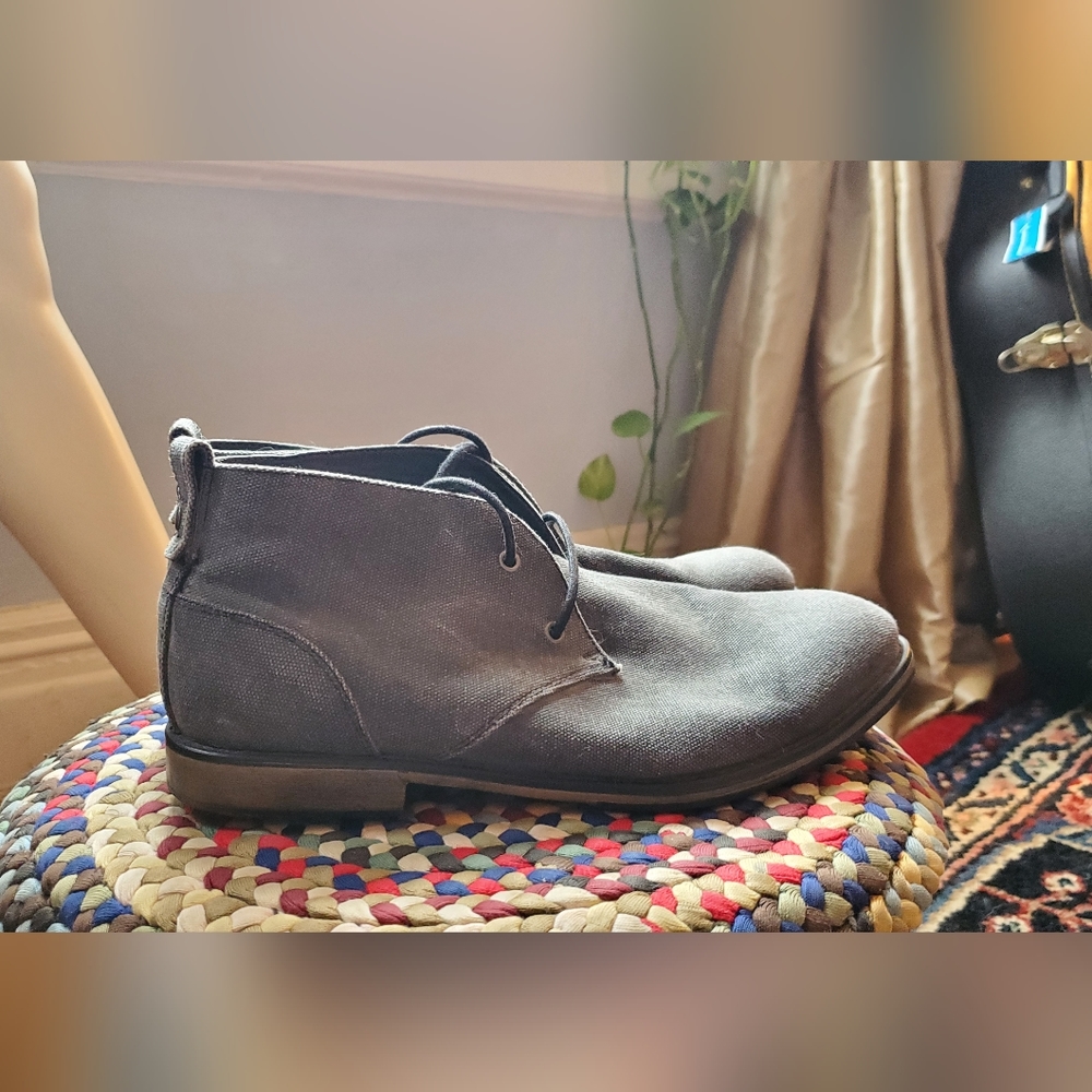 Gray suede Public Opinion chukka boots size 9.5